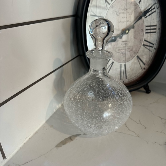Crackled clear glass round globe decanter with crystal  closure stopper - Picture 1 of 7